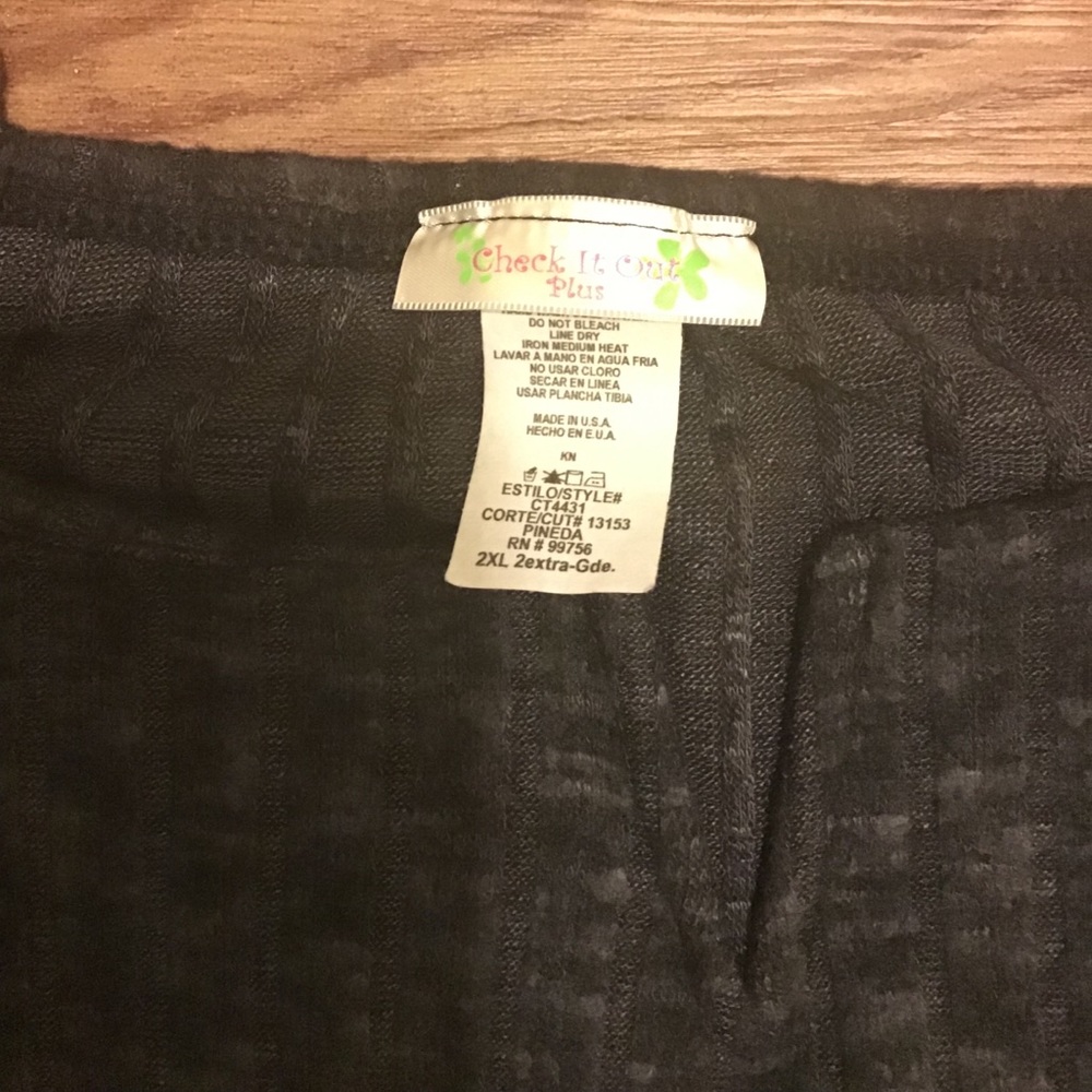 Plus size top - Picture 2 of 2
